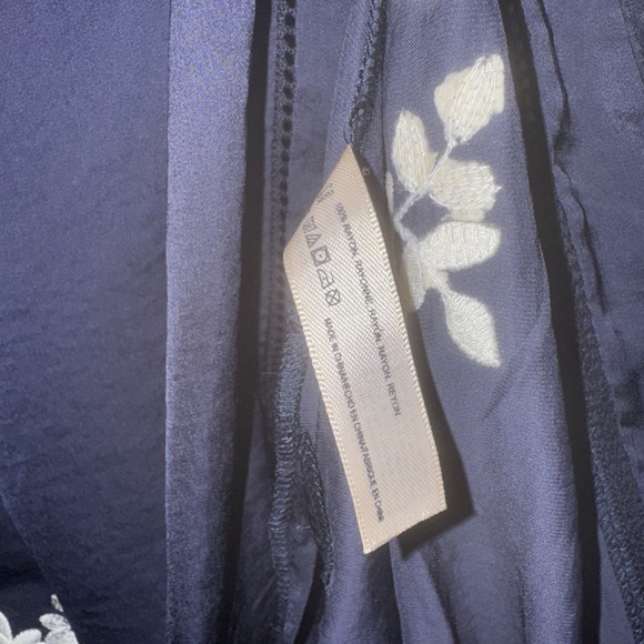 Anthropologie Eloise Lune Embroidered Robe XS/S EUC **Missing Sash** Navy Floral - Picture 7 of 10